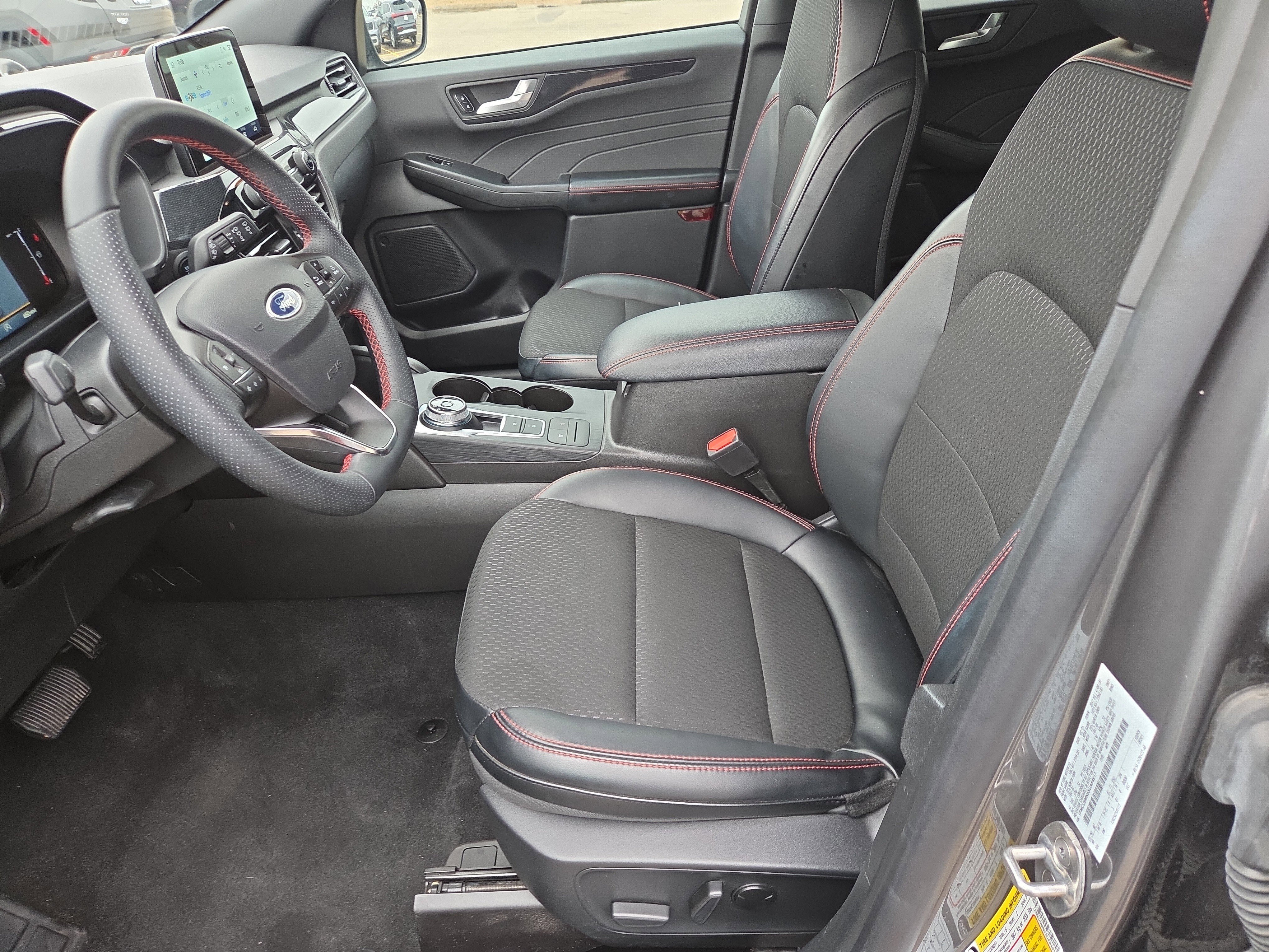 Used 2025 Ford Escape ST-Line image 5