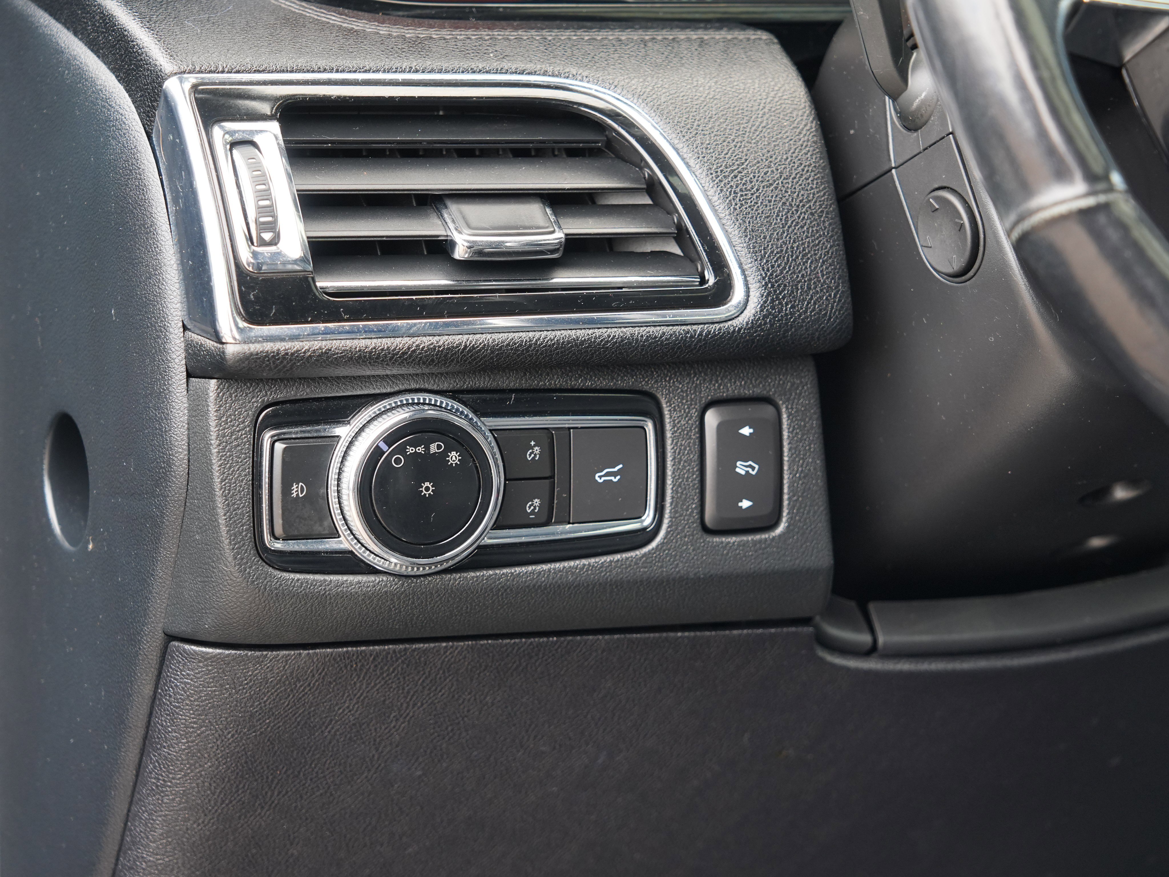 Used 2019 Lincoln Navigator Reserve AWD/4WD image 15
