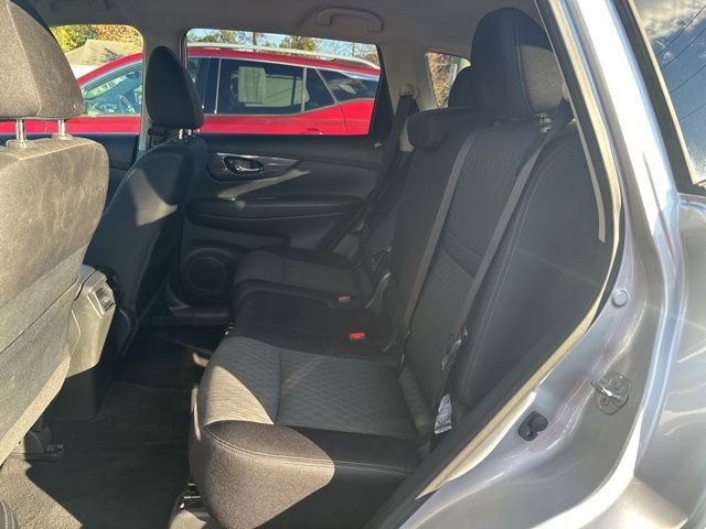 Used 2018 Nissan Rogue SV image 10