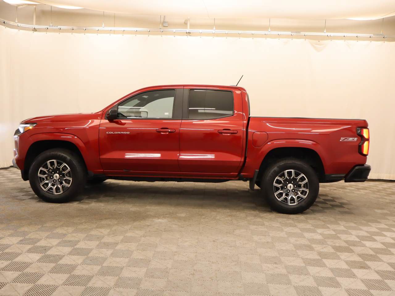 Used 2023 Chevrolet Colorado Z71 w/ Z71 Convenience Package 2 AWD/4WD image 2