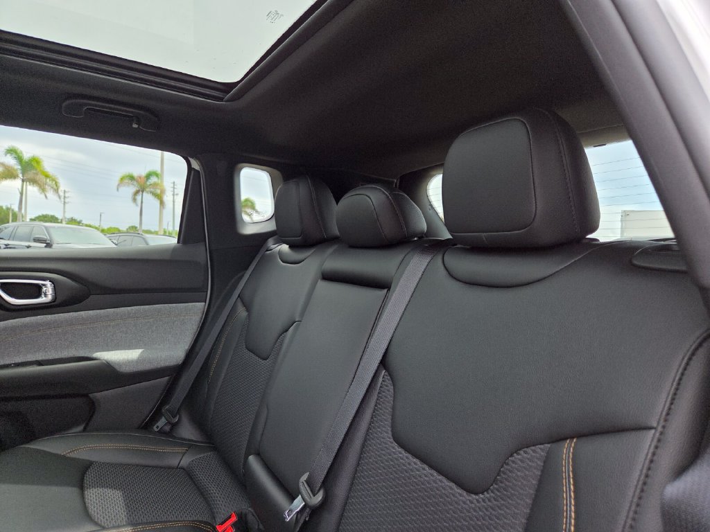 New 2026 Jeep Compass Latitude AWD/4WD image 21