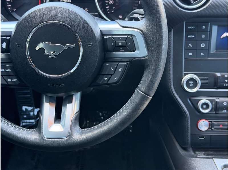 Used 2020 Ford Mustang Coupe RWD image 31