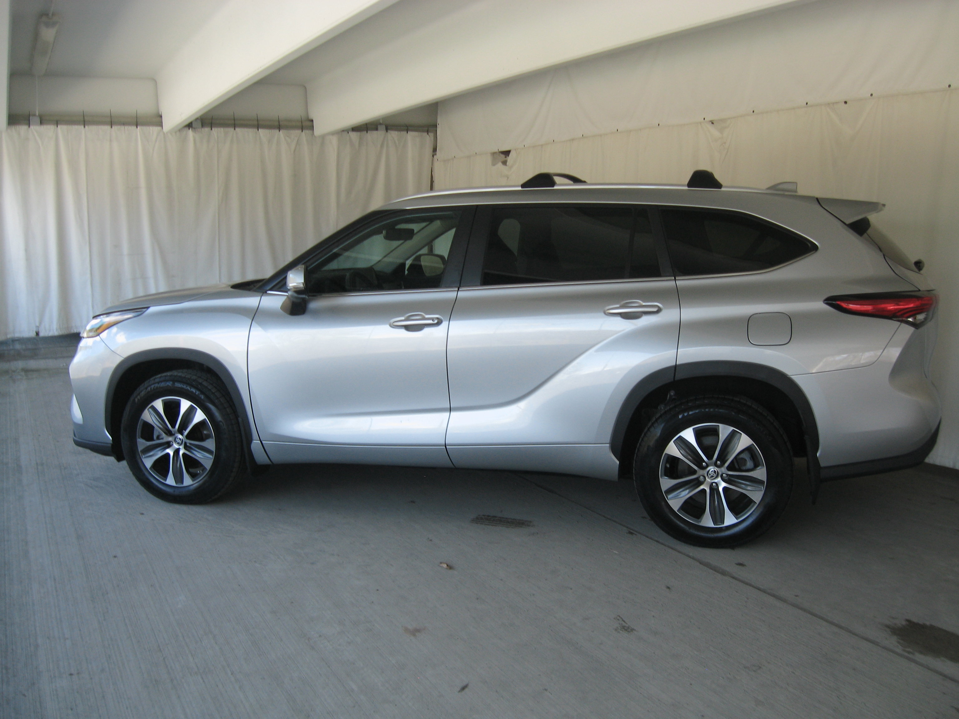 Used 2023 Toyota Highlander XLE image 25