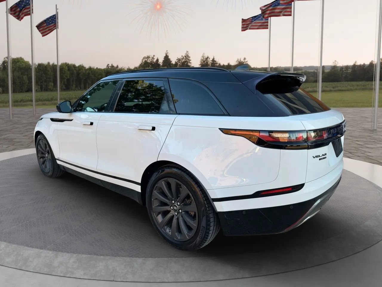 Used 2018 Land Rover Range Rover Velar R-Dynamic SE image 10