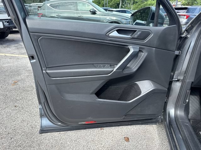 Used 2020 Volkswagen Tiguan SE w/ Panoramic Sunroof Package AWD/4WD image 23