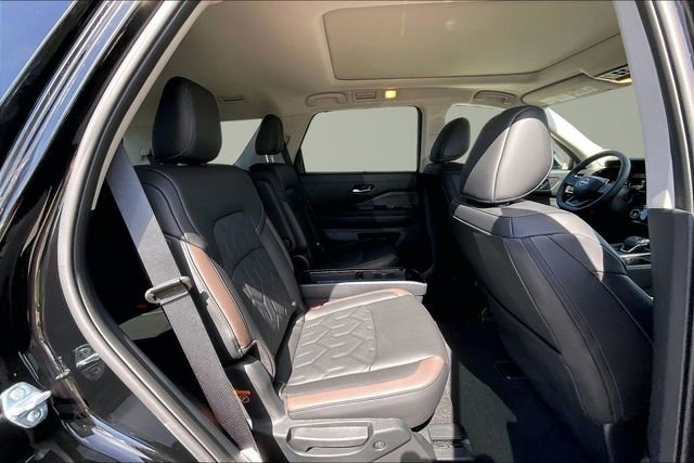 New 2026 Nissan Pathfinder Platinum image 10