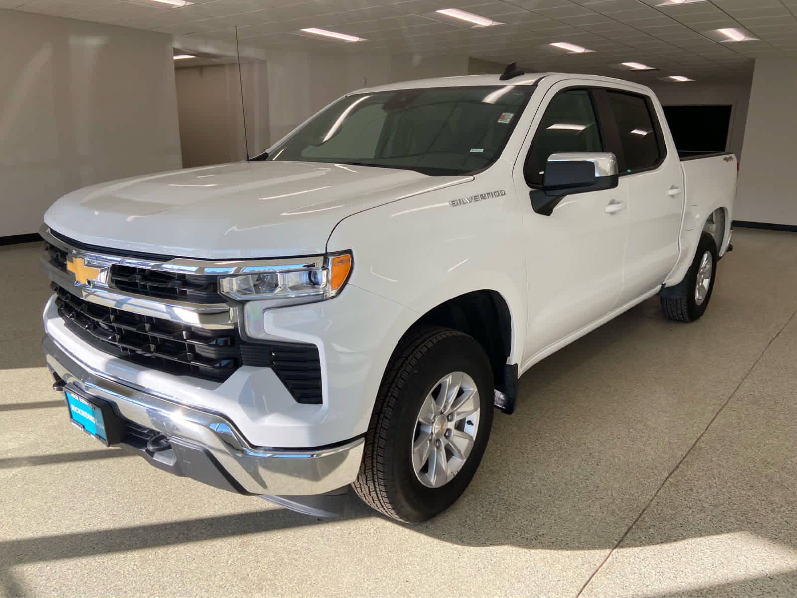 Used 2025 Chevrolet Silverado 1500 LT AWD/4WD image 3