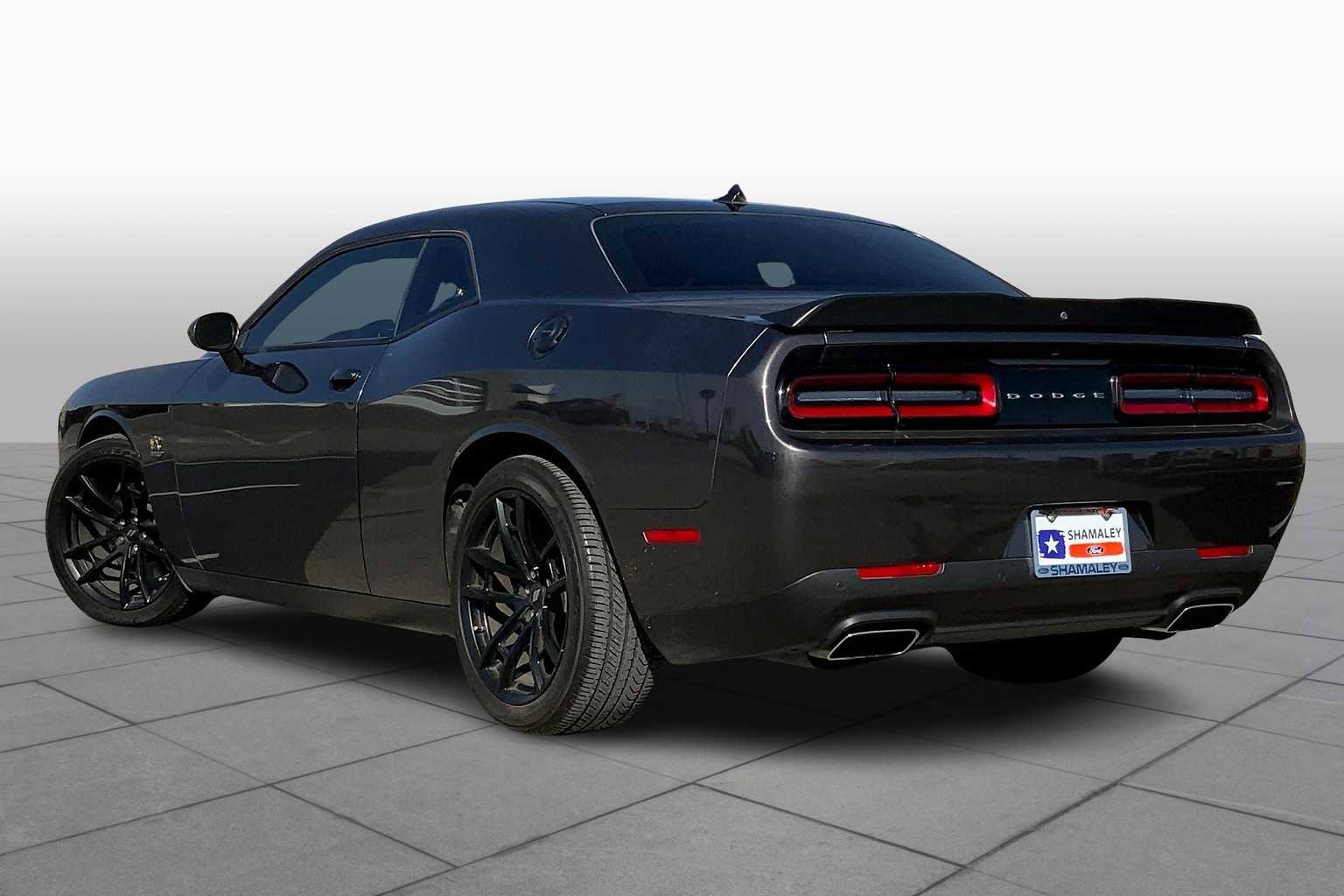 Used 2022 Dodge Challenger R/T Scat Pack RWD image 12