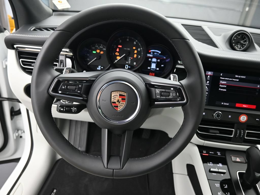 Certified 2025 Porsche Macan AWD/4WD image 12