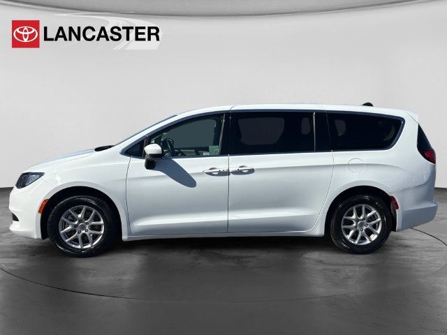 Used 2023 Chrysler Voyager LX FWD image 4