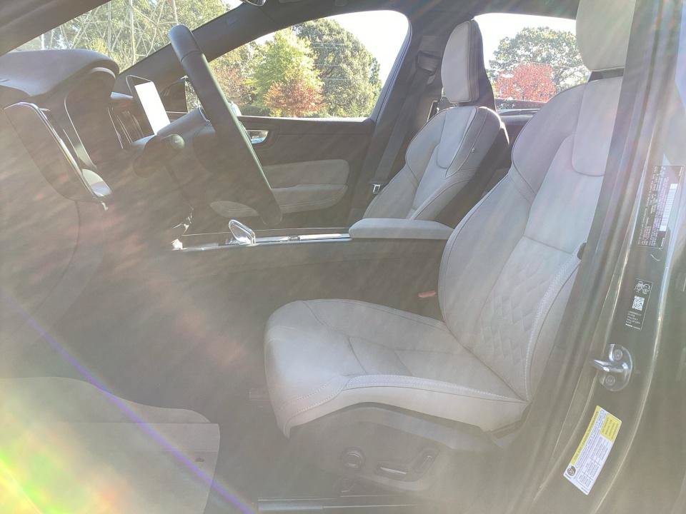 New 2027 Volvo XC60 B5 Plus AWD/4WD image 30