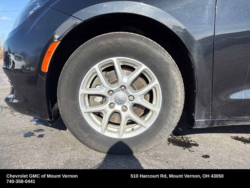 Used 2017 Chrysler Pacifica Touring image 25