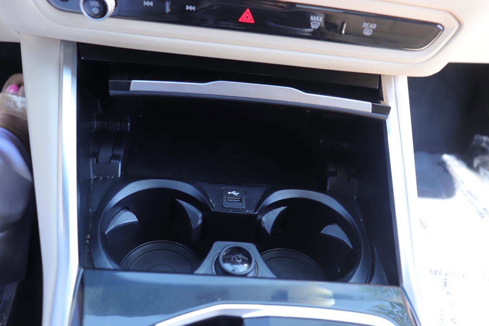 Used 2024 BMW 330i Sedan w/ Premium Package image 32