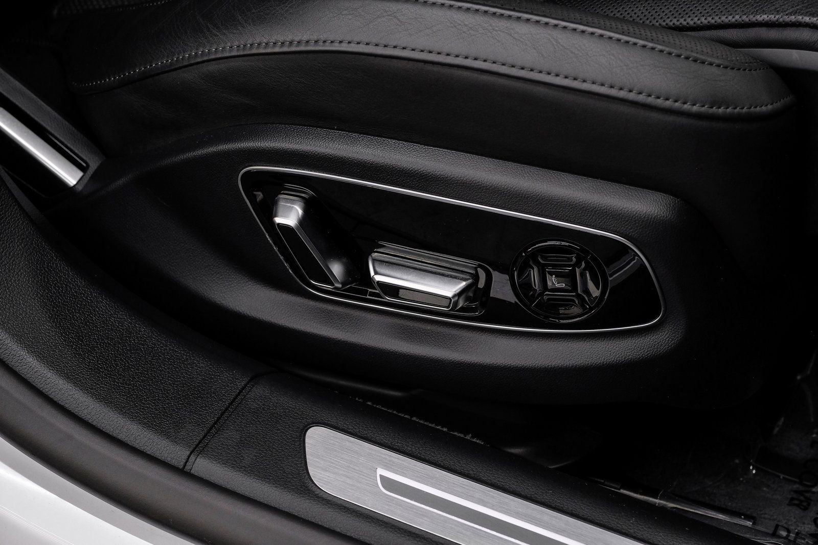 Used 2022 Audi A8 L 3.0T w/ Luxury Package image 46