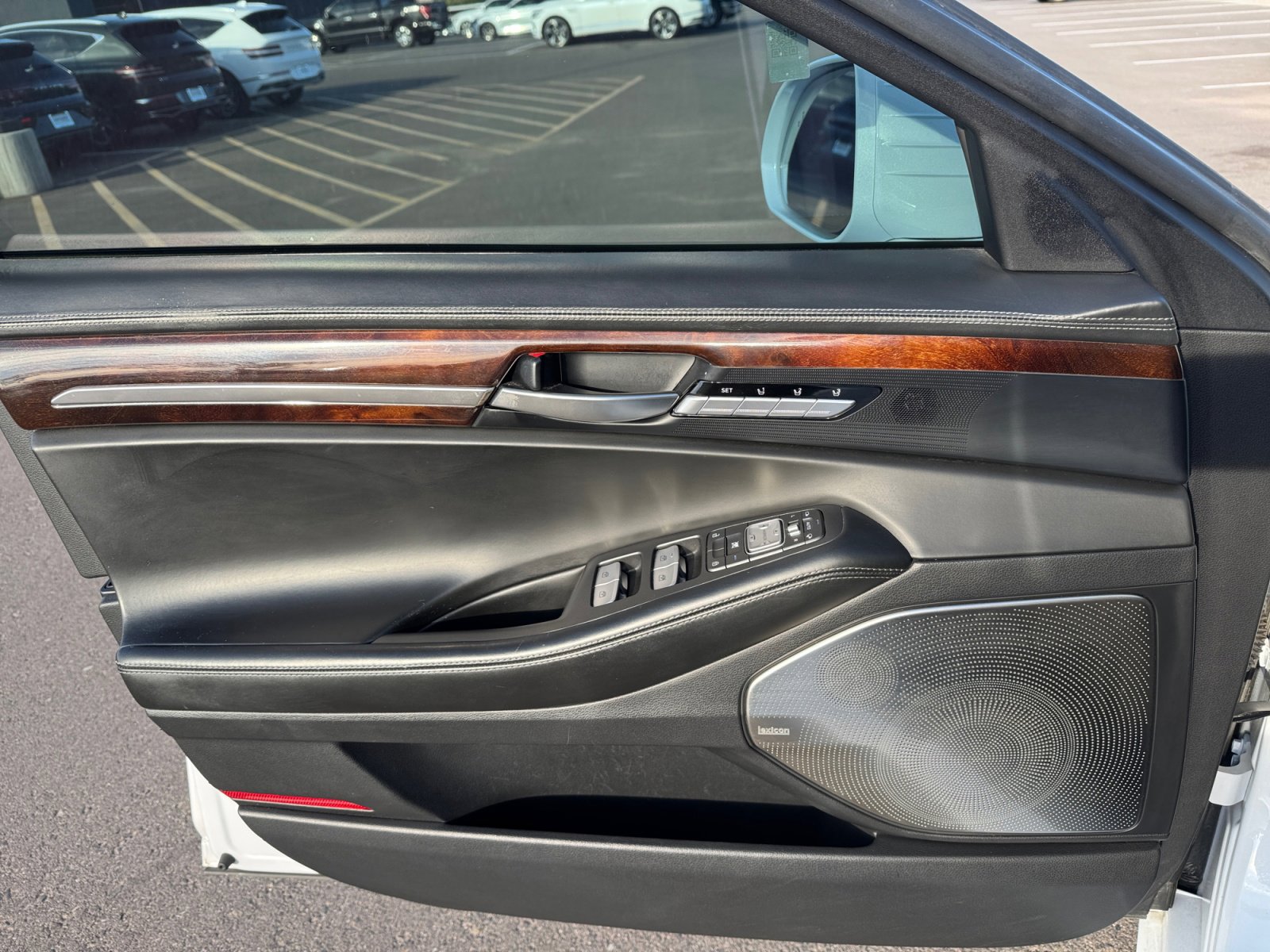 Used 2017 Genesis G90 3.3T Premium image 13