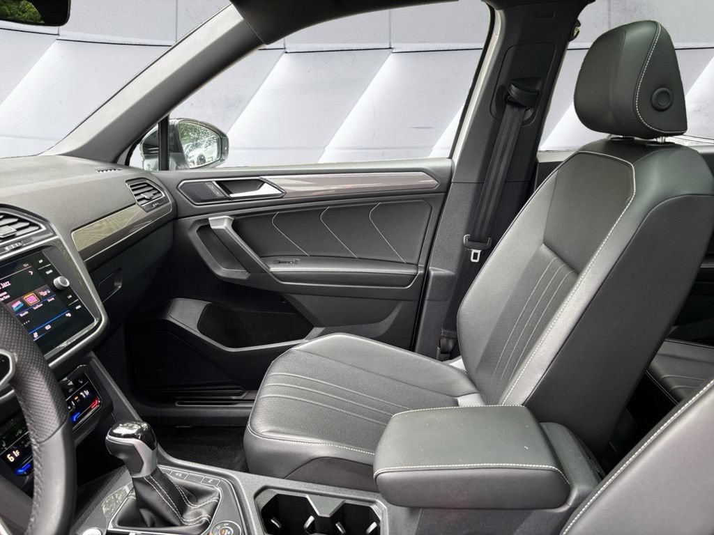 Certified 2024 Volkswagen Tiguan SE R-Line AWD/4WD image 19