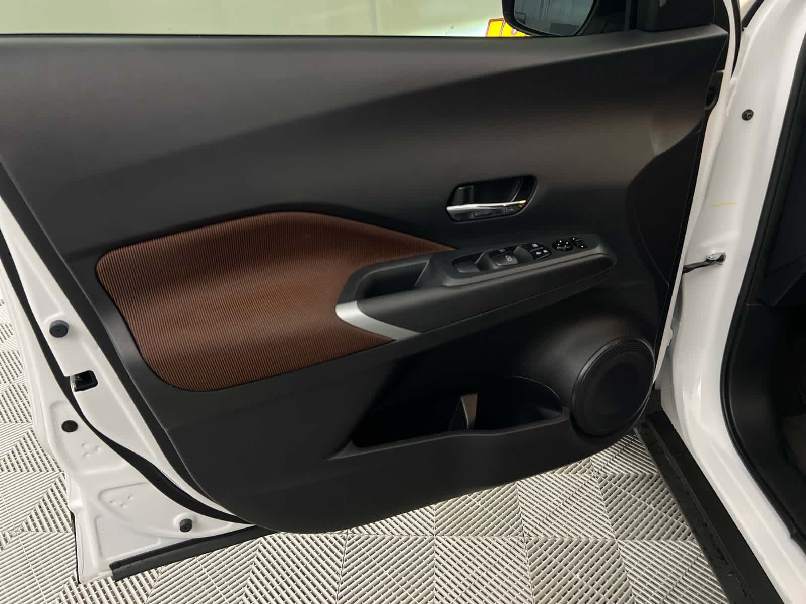 Used 2024 Nissan Kicks SR image 15