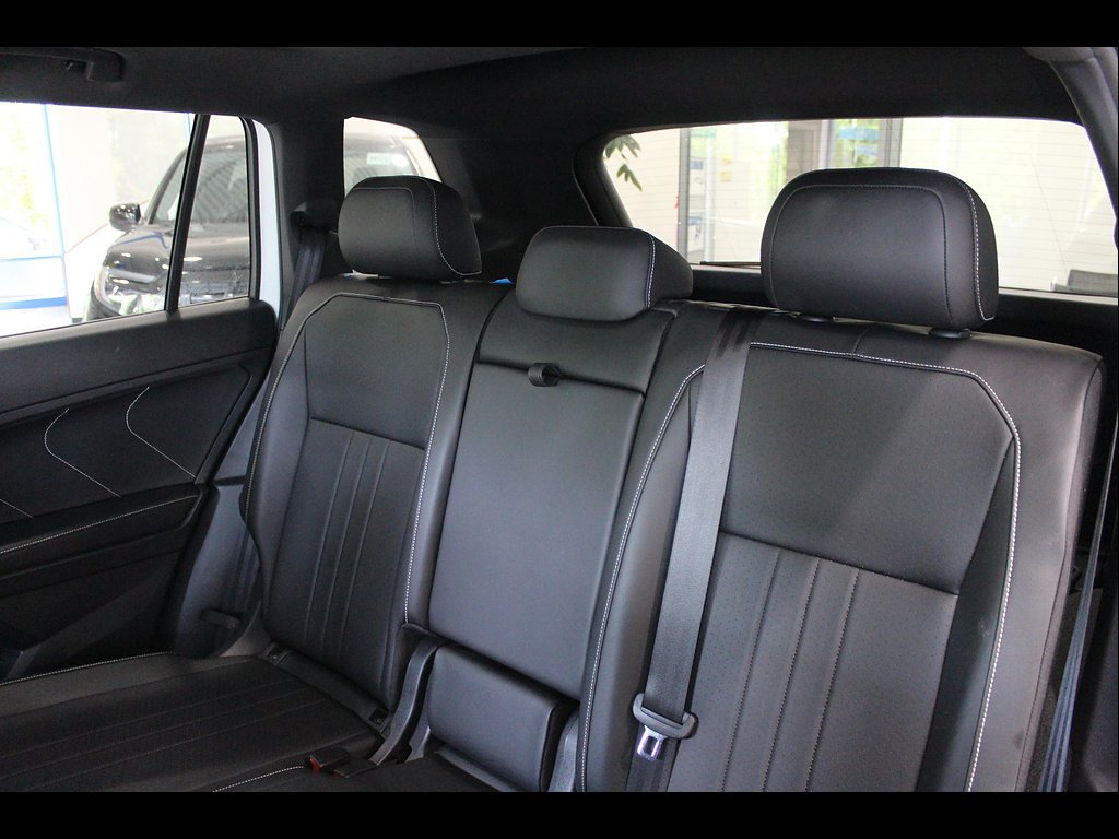 Used 2022 Volkswagen Tiguan SE R-Line AWD/4WD image 16