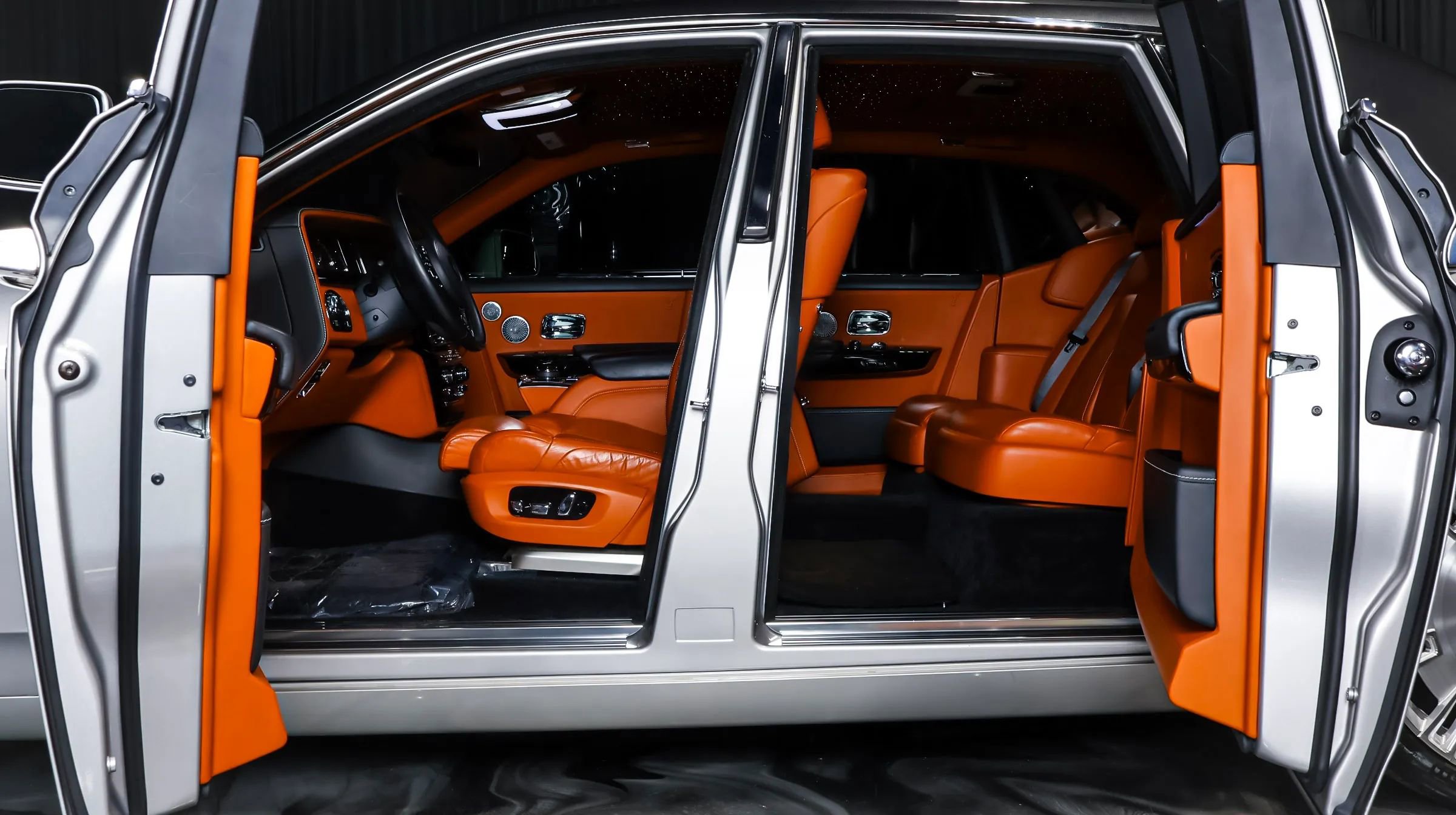 Used 2018 Rolls-Royce Phantom Sedan RWD image 14