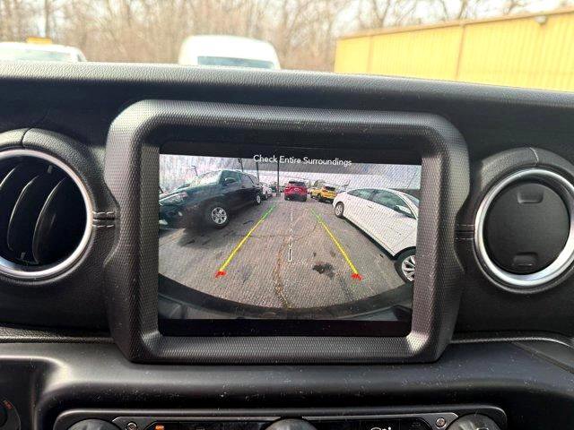 Used 2020 Jeep Wrangler Unlimited Sahara image 2