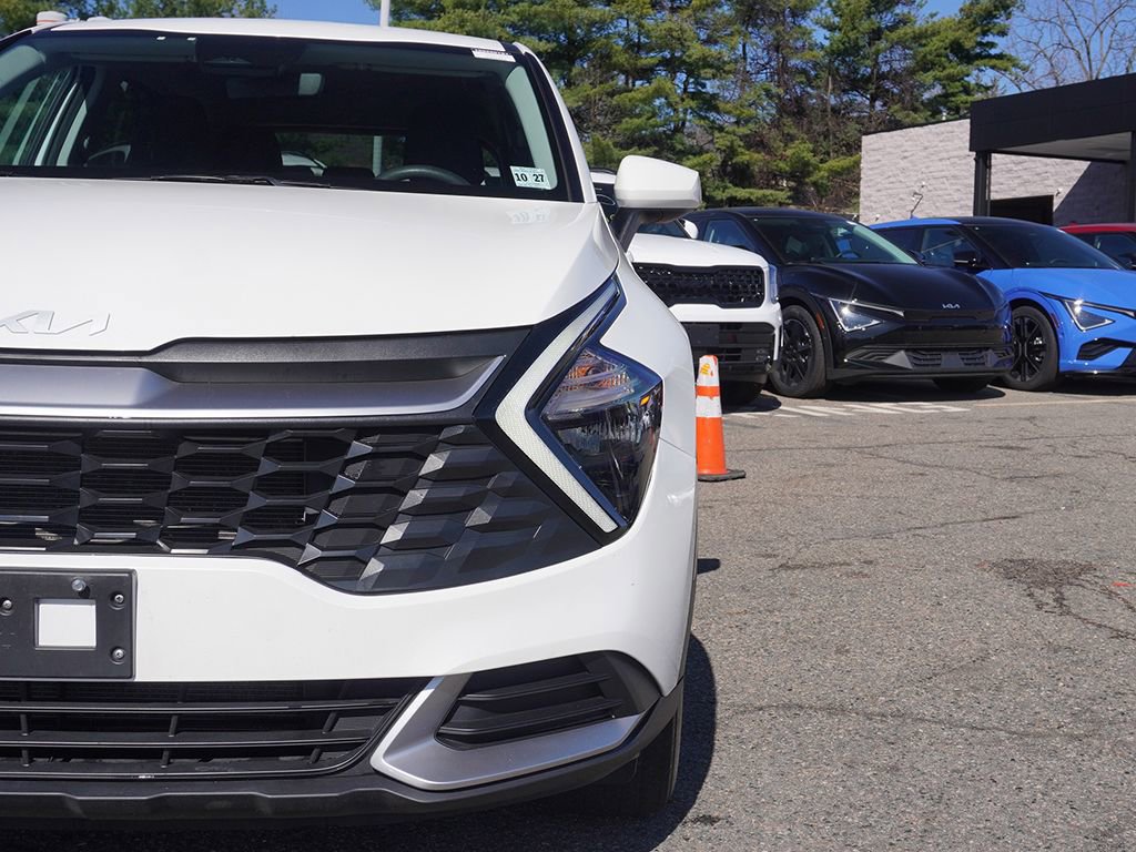 Used 2023 Kia Sportage LX image 12