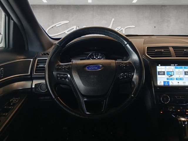 Used 2017 Ford Explorer XLT w/ Equipment Group 202A AWD/4WD image 22