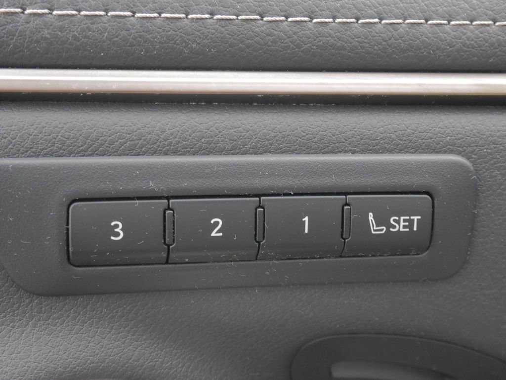 Used 2019 Lexus ES 300h w/ Accessory Package 2 image 23