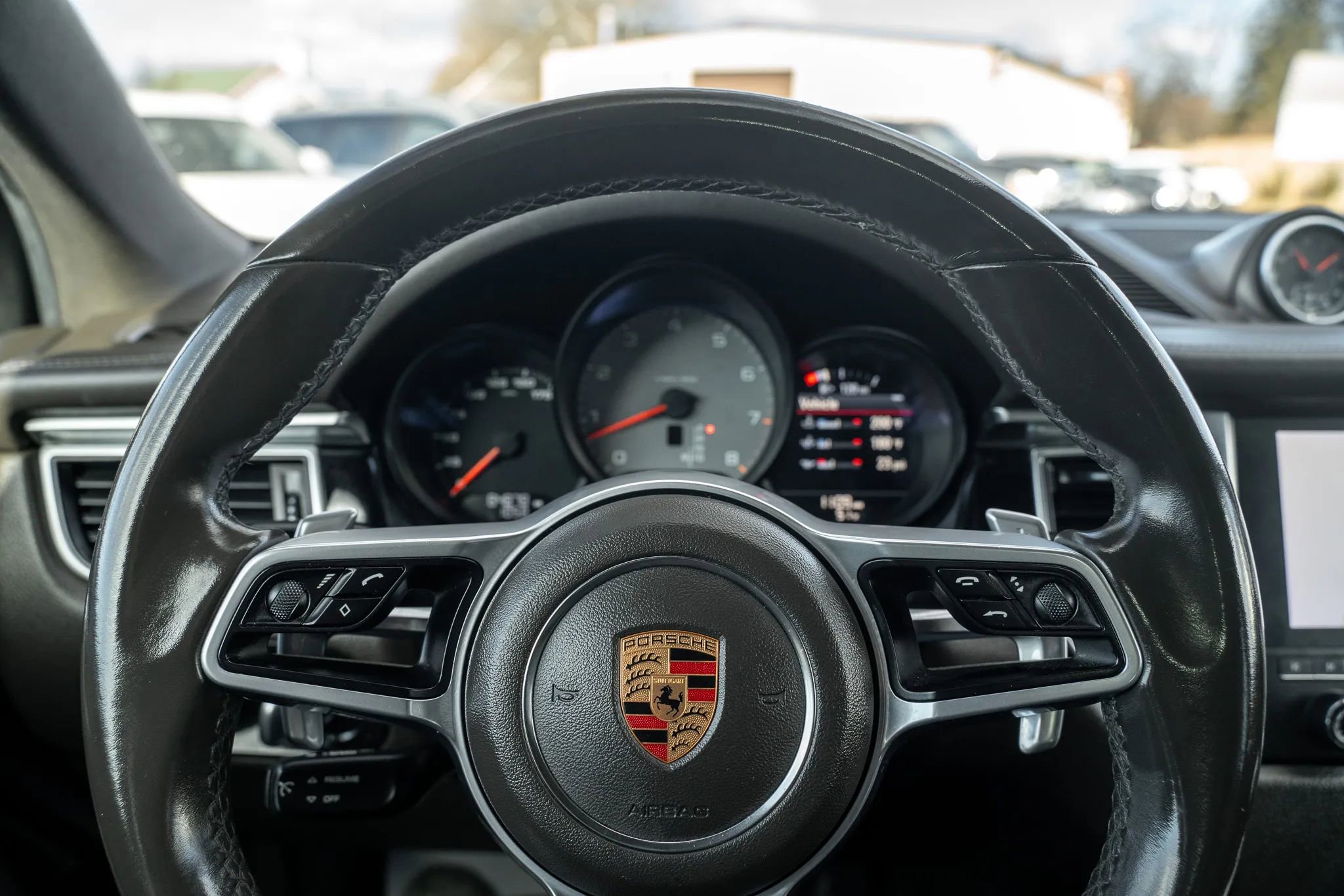 Used 2018 Porsche Macan S image 23