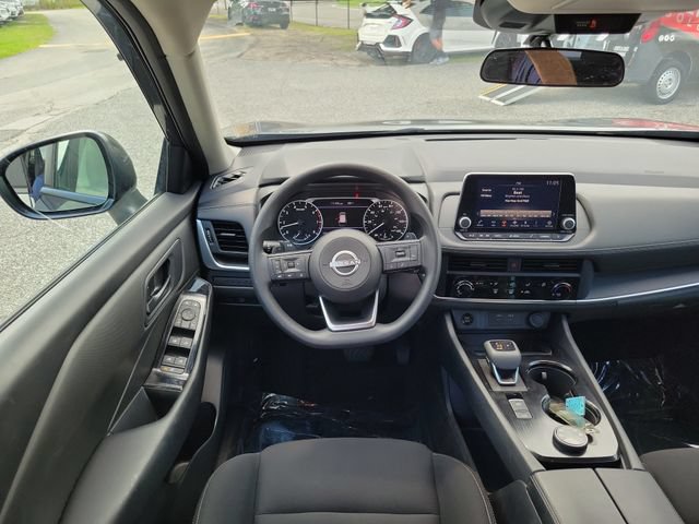 Used 2024 Nissan Rogue S AWD/4WD image 10