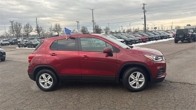 Used 2021 Chevrolet Trax LT w/ Driver Confidence Package image 3
