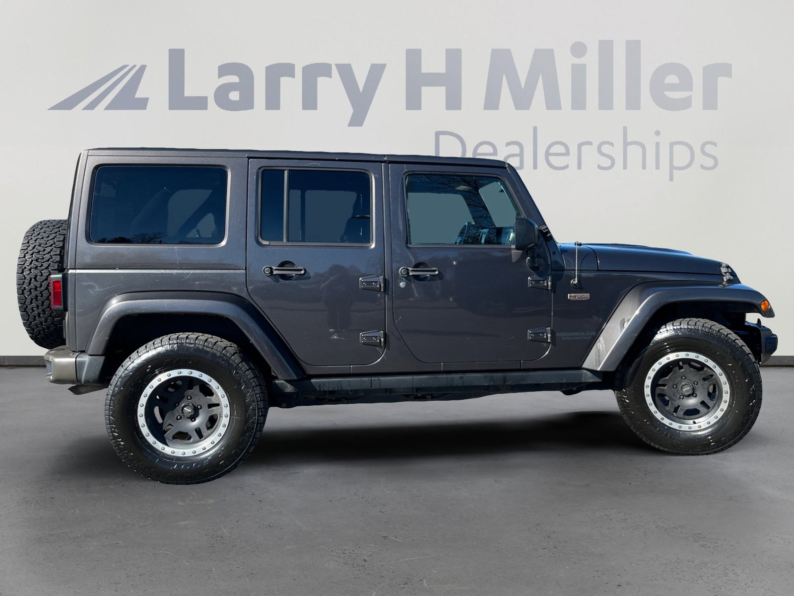 Used 2016 Jeep Wrangler Unlimited Sahara image 6
