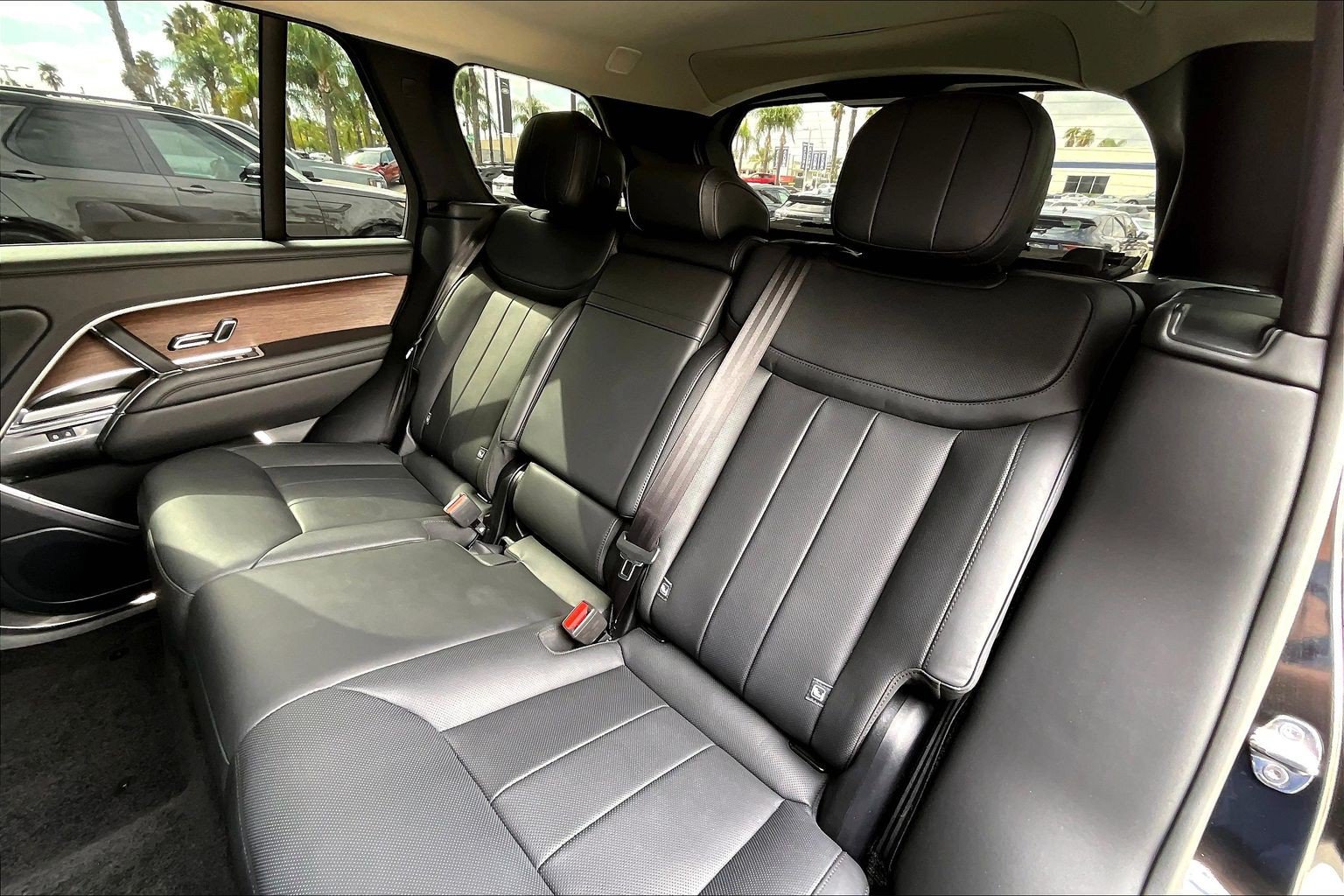 Used 2025 Land Rover Range Rover SE AWD/4WD image 25