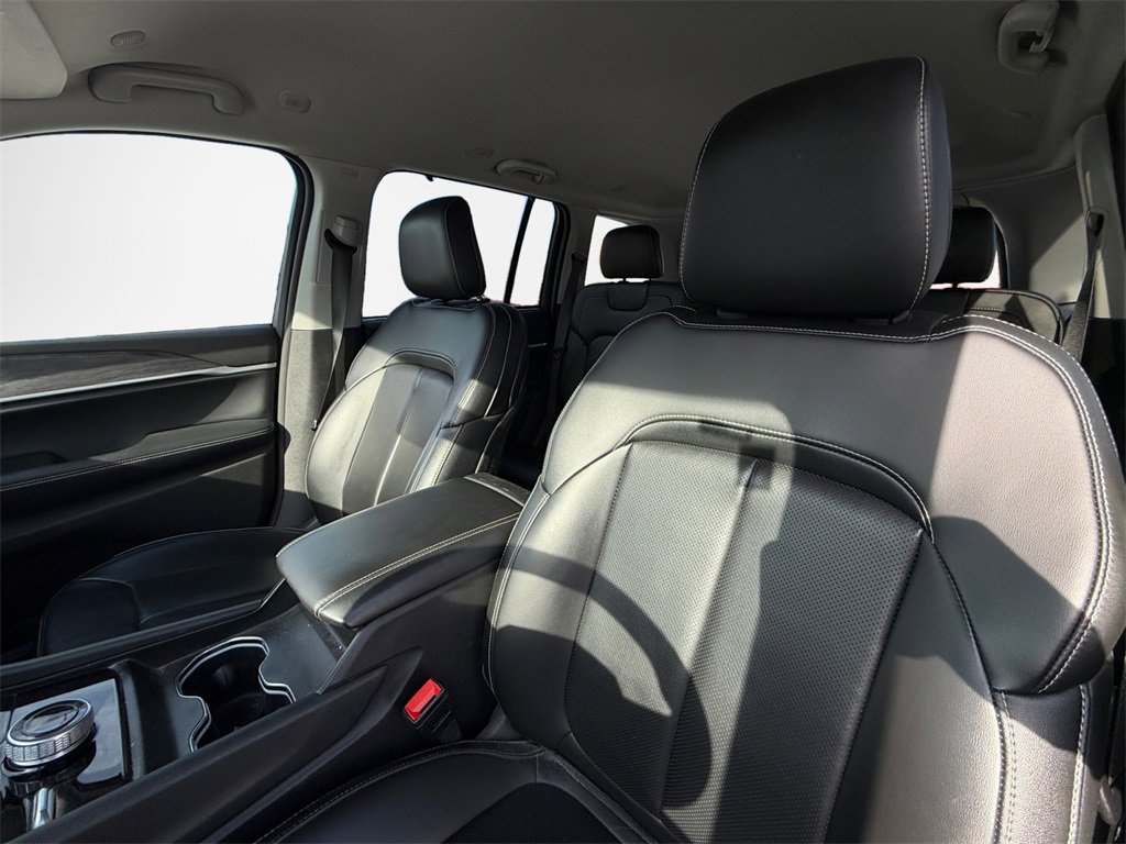 Certified 2024 Jeep Grand Cherokee Limited w/ Luxury Tech Group II image 24