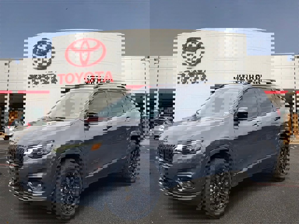 Used 2023 Jeep Cherokee Altitude Lux