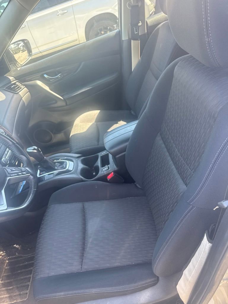 Used 2018 Nissan Rogue SV AWD/4WD image 15