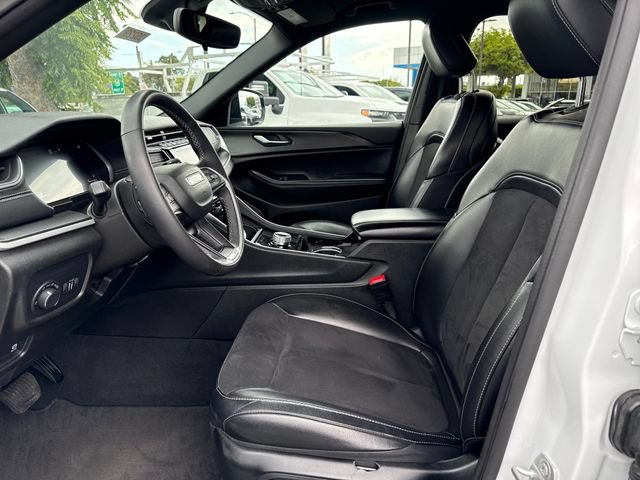 Used 2023 Jeep Grand Cherokee L Laredo AWD/4WD image 14