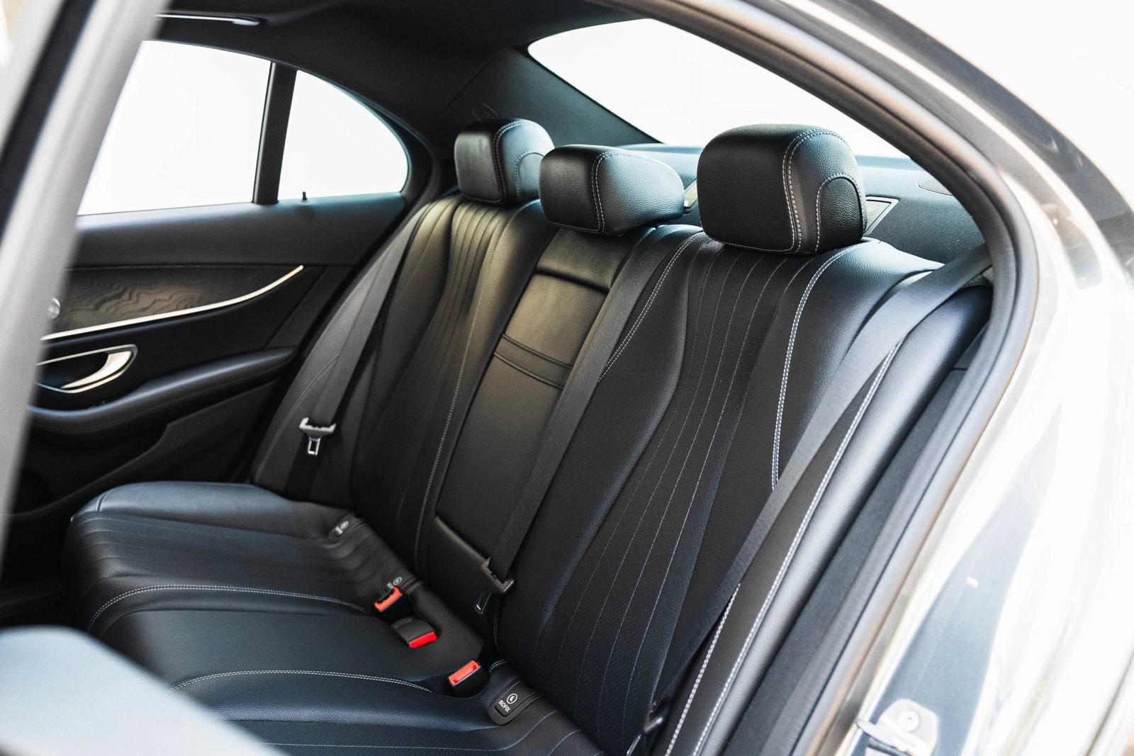 Used 2018 Mercedes-Benz E 300 4MATIC image 23