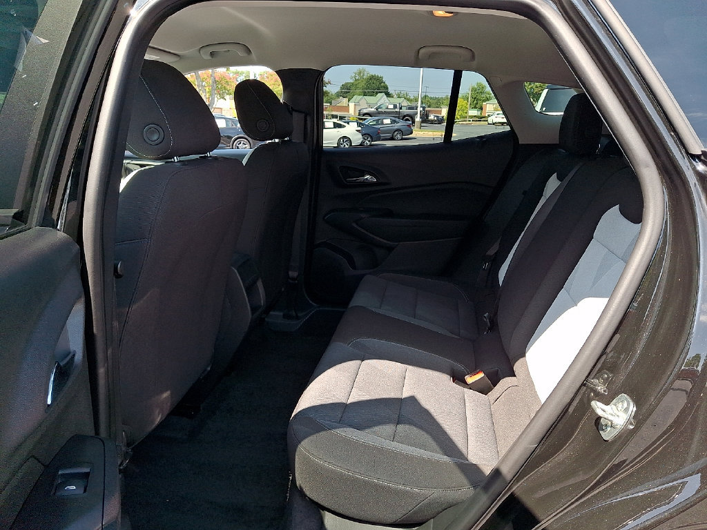 Used 2025 Chevrolet Trax LS FWD image 10