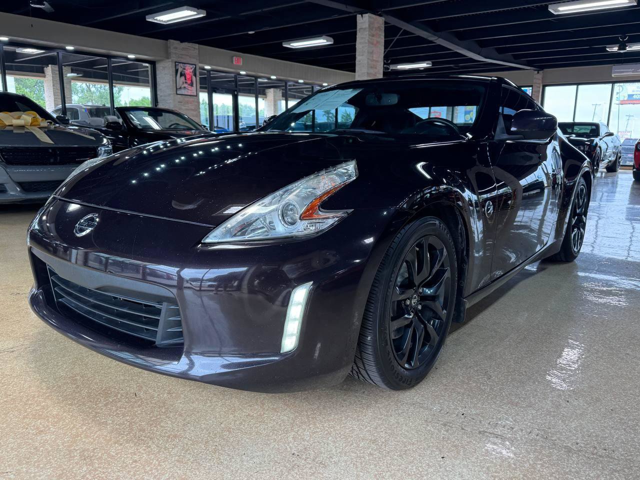 Used 2016 Nissan 370Z Touring RWD image 3