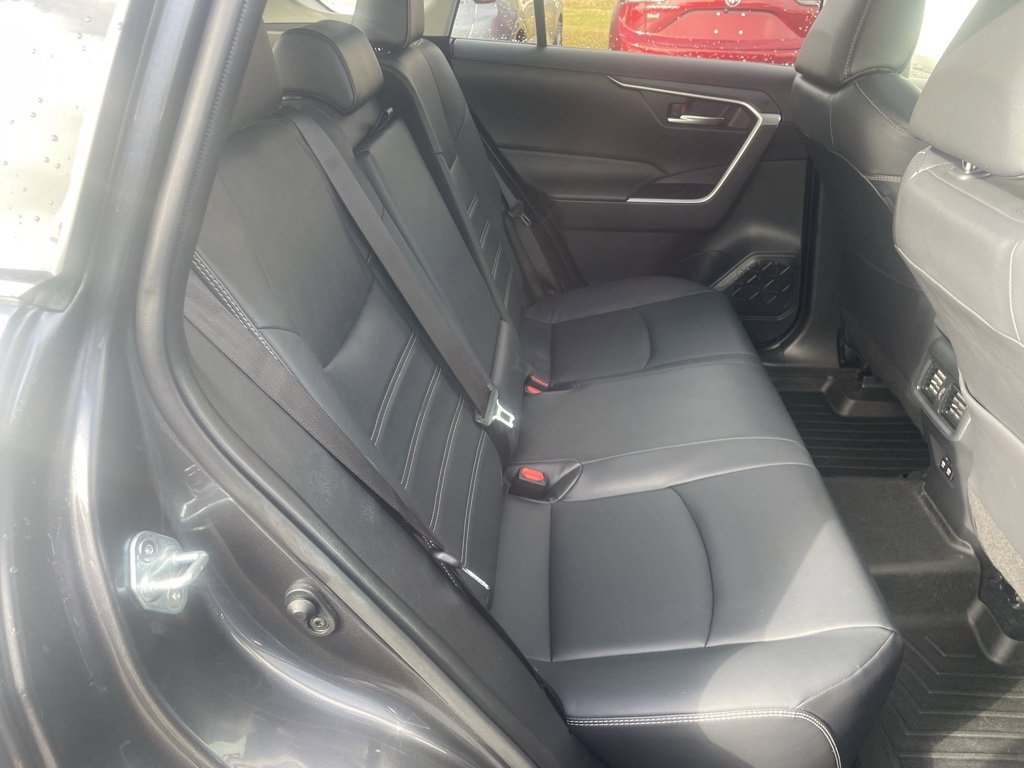 Used 2020 Toyota RAV4 XLE Premium image 17