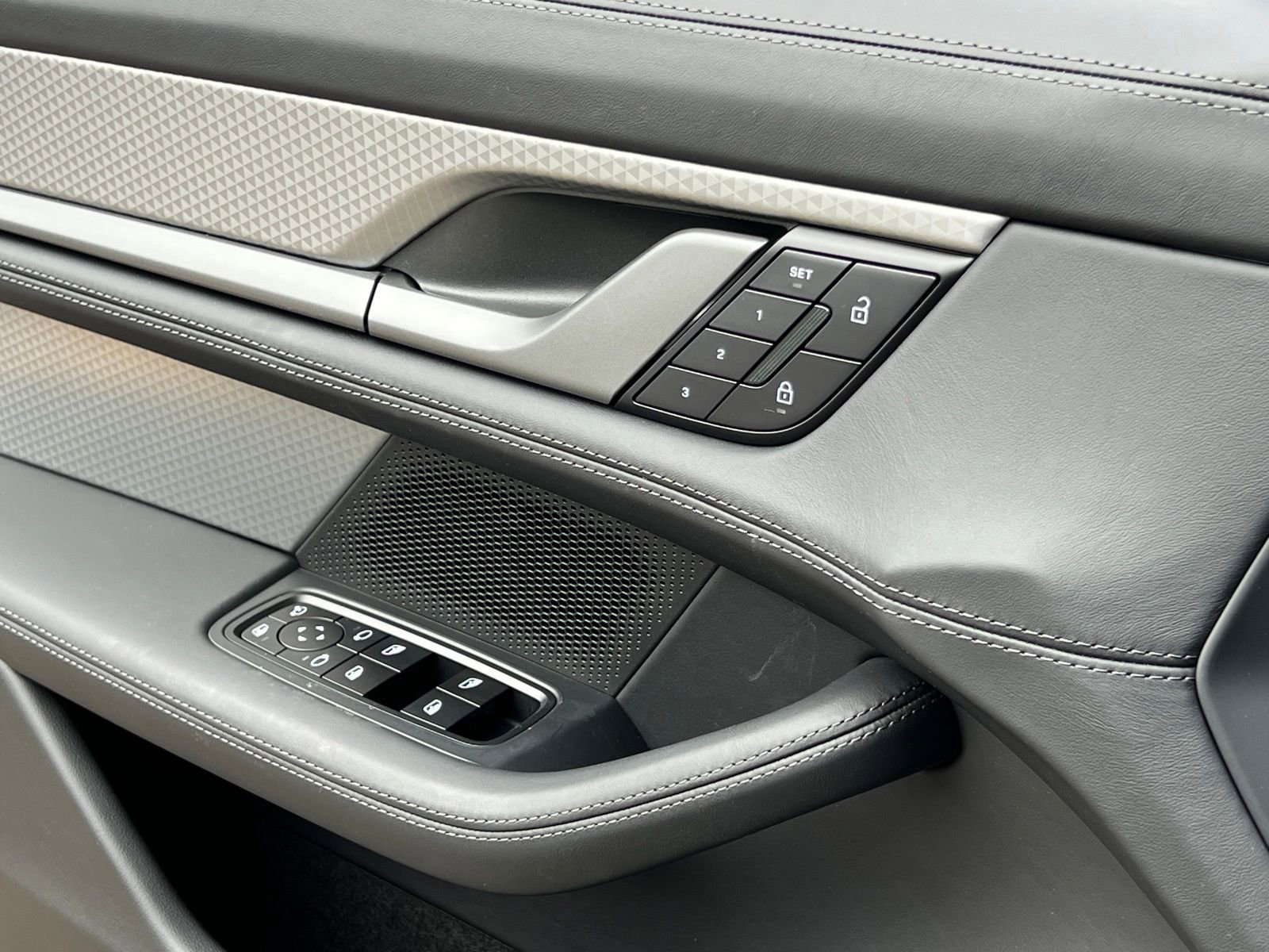 New 2026 Porsche Taycan 4S image 30