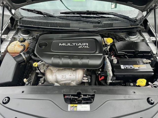 Used 2016 Chrysler 200 Limited Platinum w/ Comfort & Convenience Group FWD image 8
