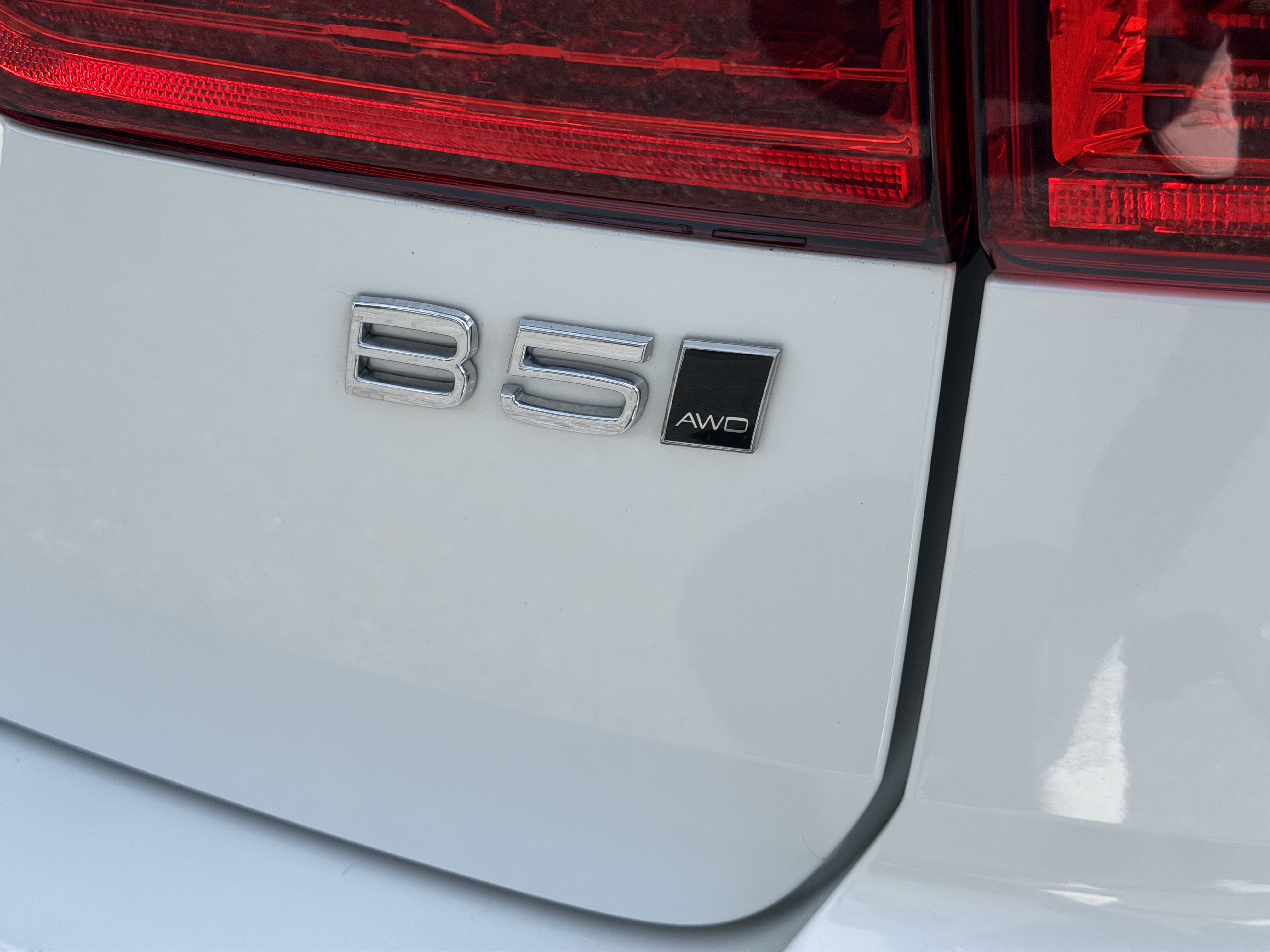 Certified 2024 Volvo XC60 B5 Core AWD/4WD image 10