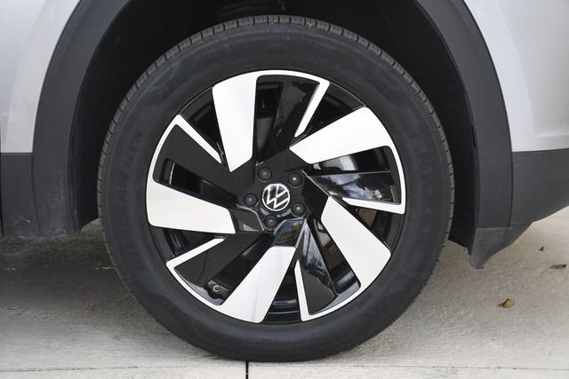 Used 2025 Volkswagen Atlas Cross Sport SE image 31