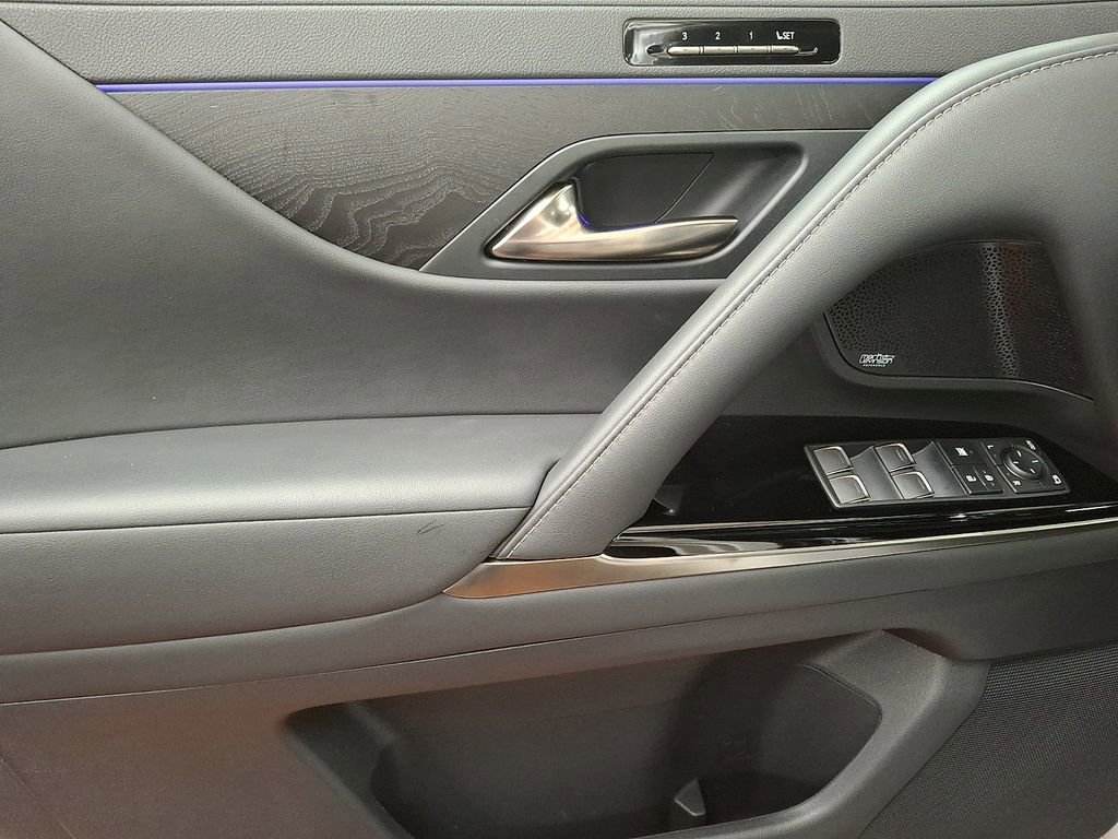 Used 2024 Lexus LX 600 4WD w/ Appearance Package image 8