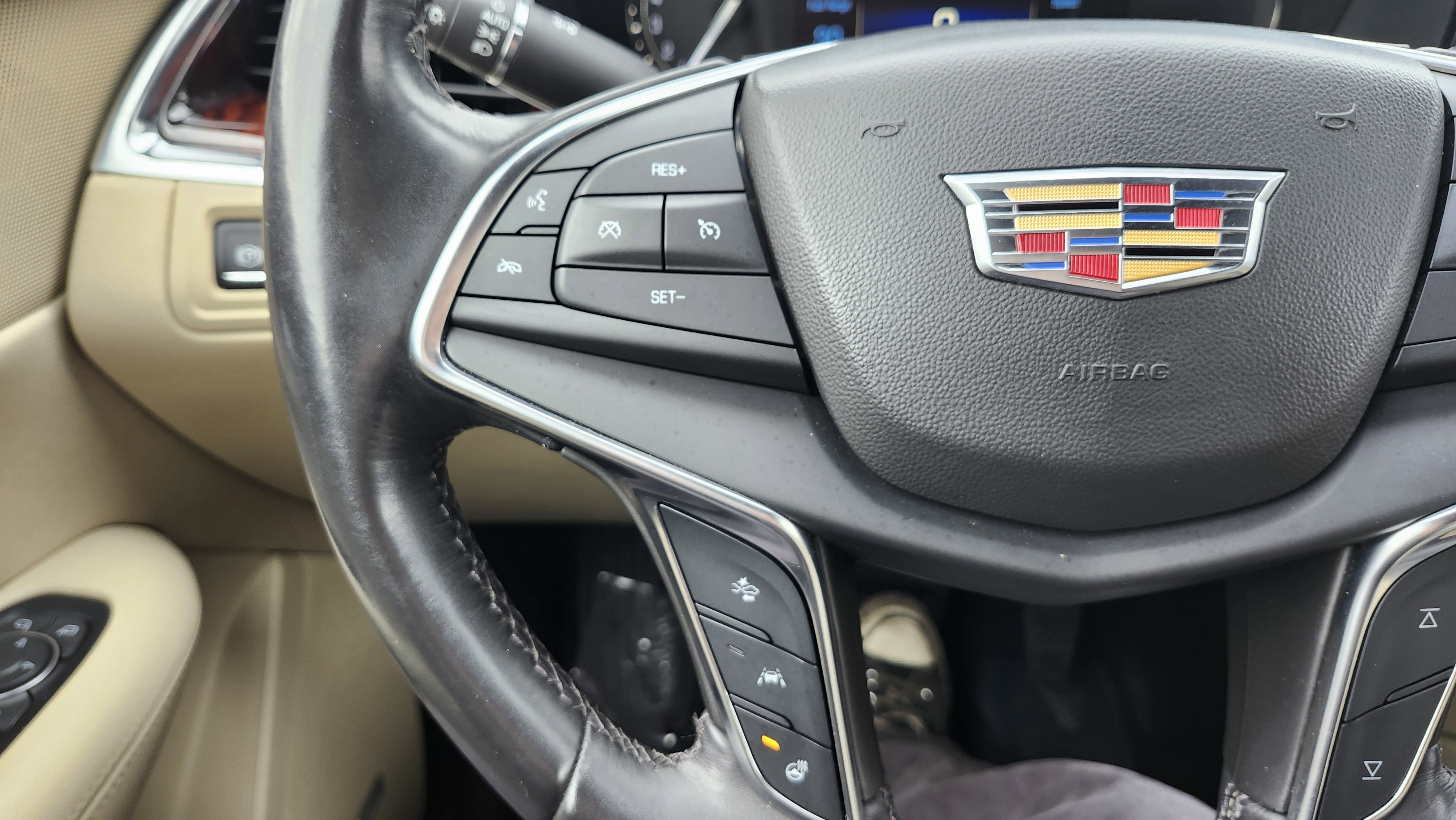 Used 2018 Cadillac XT5 Luxury w/ Driver Awareness Package image 37