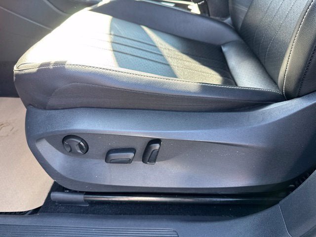Used 2022 Volkswagen Tiguan SE FWD image 11