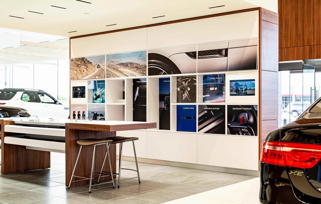 New 2025 Jaguar F-PACE R-Dynamic S image 25