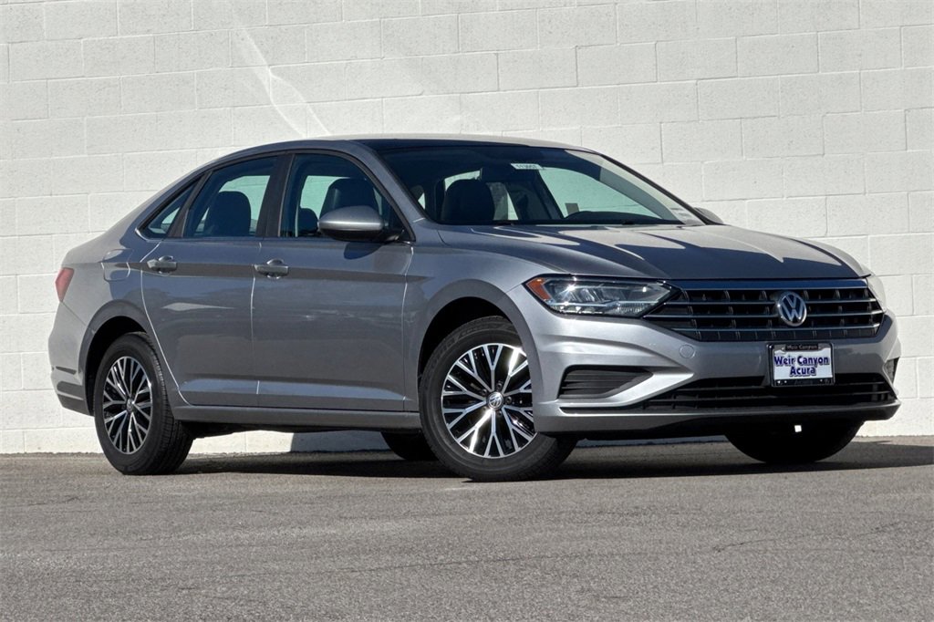 Used 2020 Volkswagen Jetta SE image 2