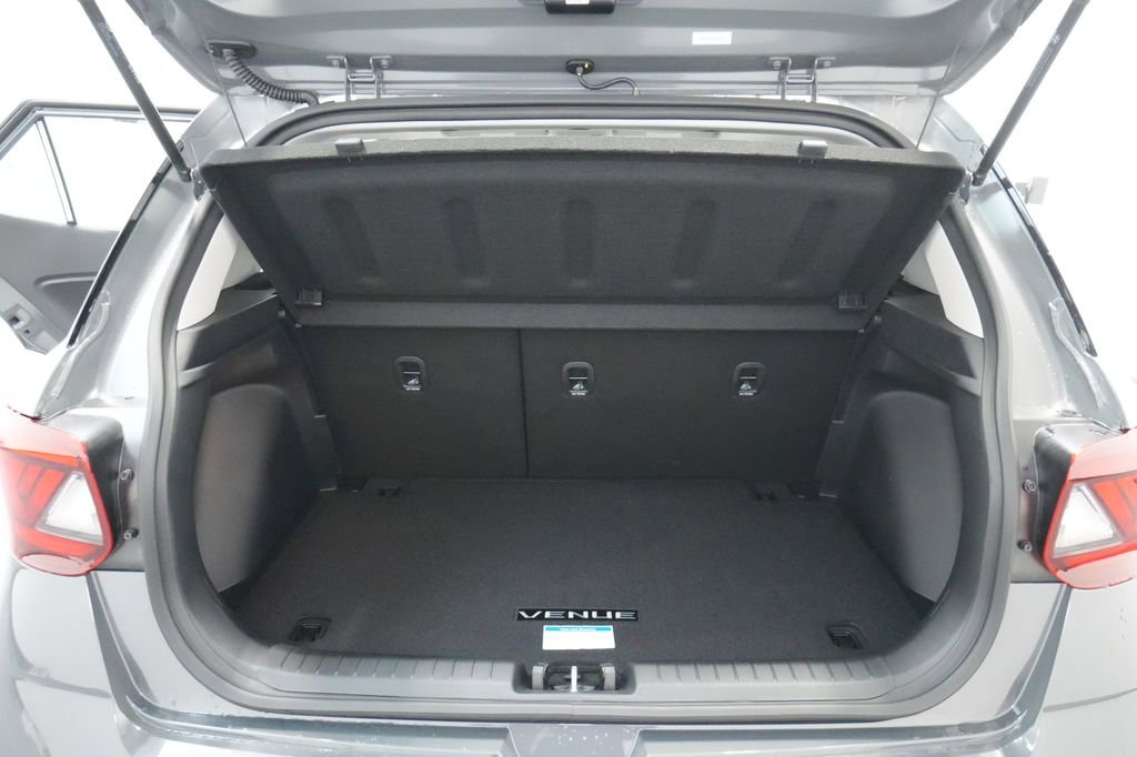 New 2026 Hyundai Venue SE image 18